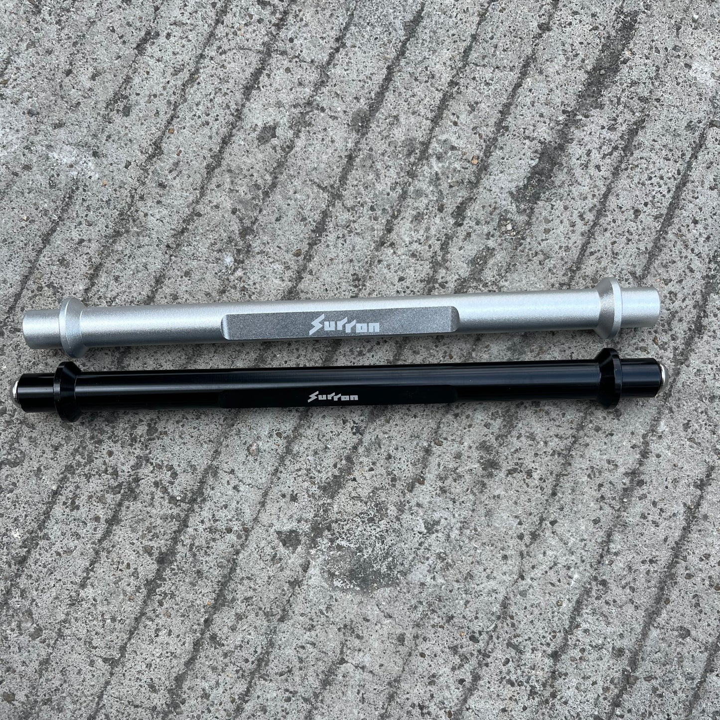 Vorbestellung Surron Ultra Bee Scheinwerferabdeckung/Kettenschutz aus echter Kohlefaser