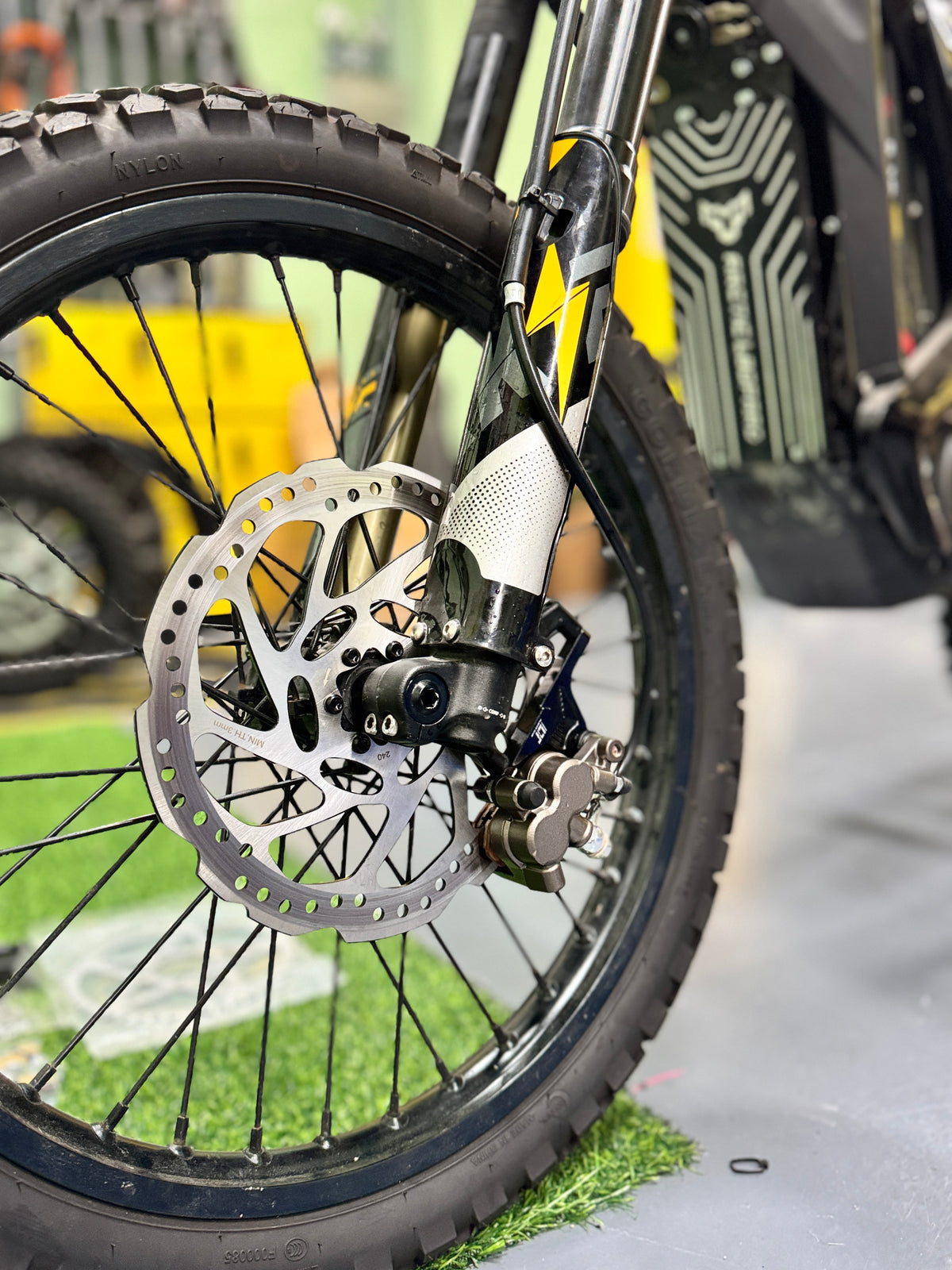 Ultra Bee Brake Caliper Adapter Bracket for Arctic Leopard XE Pro S, Enduro, Vetra Blazer