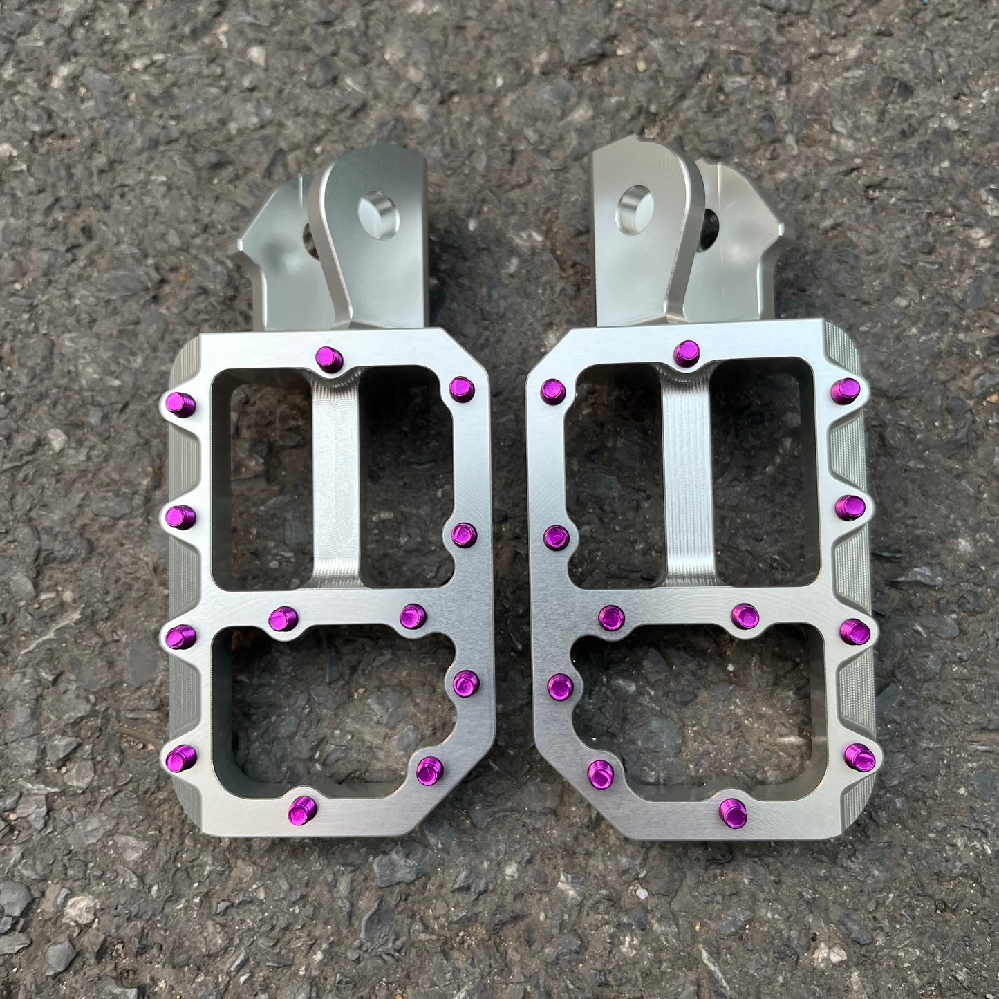 Vorbestellung Surron Ultra Bee Scheinwerferabdeckung/Kettenschutz aus echter Kohlefaser