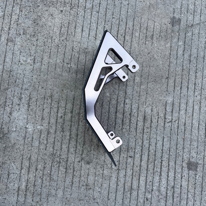 Vorbestellung Surron Ultra Bee Scheinwerferabdeckung/Kettenschutz aus echter Kohlefaser