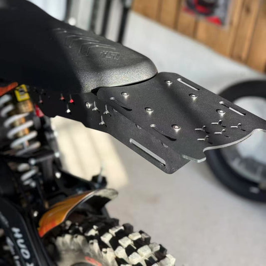 Vorbestellung Surron Ultra Bee Scheinwerferabdeckung/Kettenschutz aus echter Kohlefaser