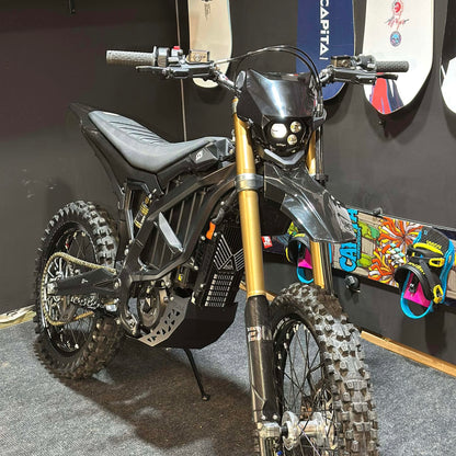 Vorbestellung Surron Ultra Bee Scheinwerferabdeckung/Kettenschutz aus echter Kohlefaser