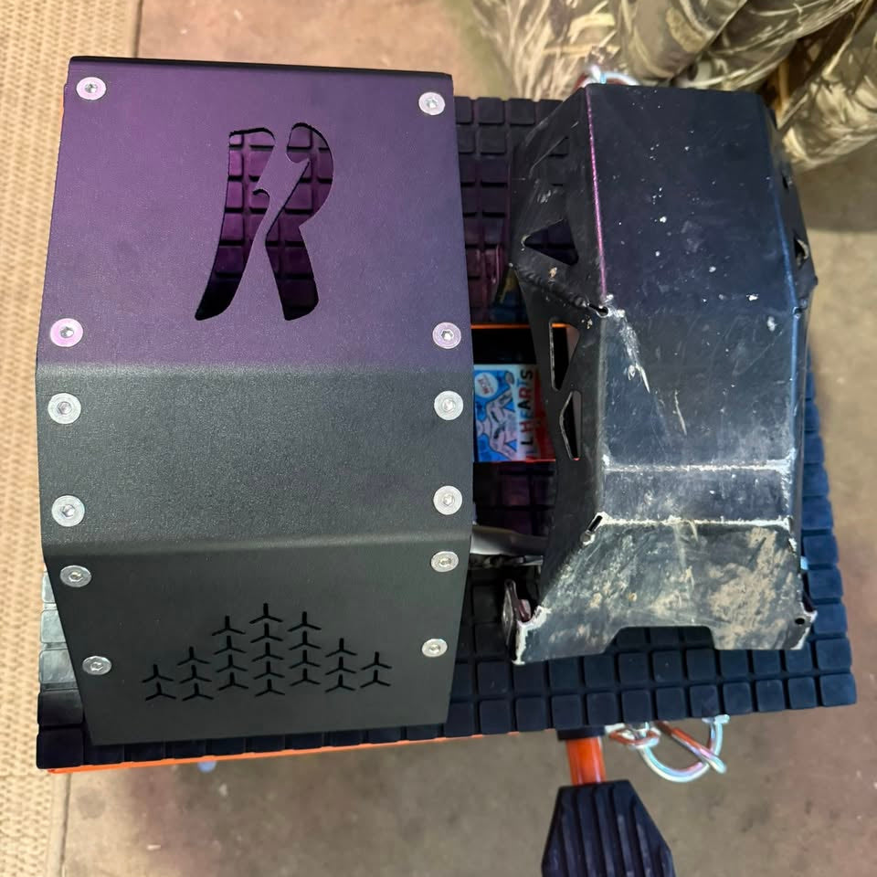 Vorbestellung Surron Ultra Bee Scheinwerferabdeckung/Kettenschutz aus echter Kohlefaser