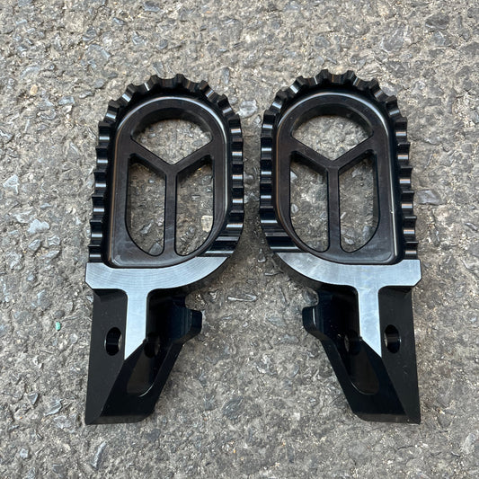 Vorbestellung Surron Ultra Bee Scheinwerferabdeckung/Kettenschutz aus echter Kohlefaser