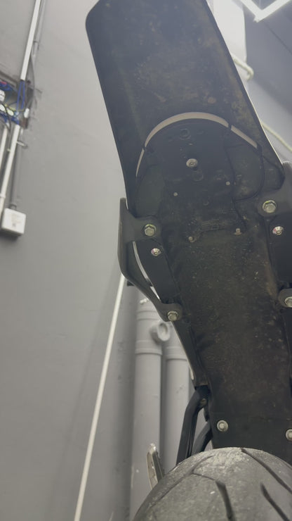 Vorbestellung Surron Ultra Bee Scheinwerferabdeckung/Kettenschutz aus echter Kohlefaser