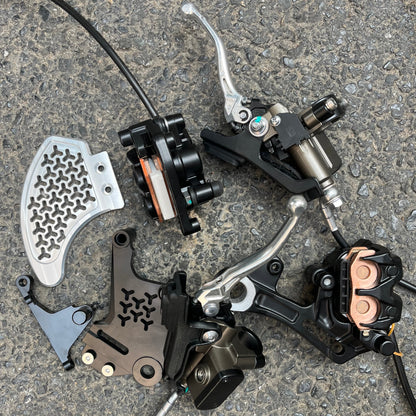 Vorbestellung Surron Ultra Bee Scheinwerferabdeckung/Kettenschutz aus echter Kohlefaser