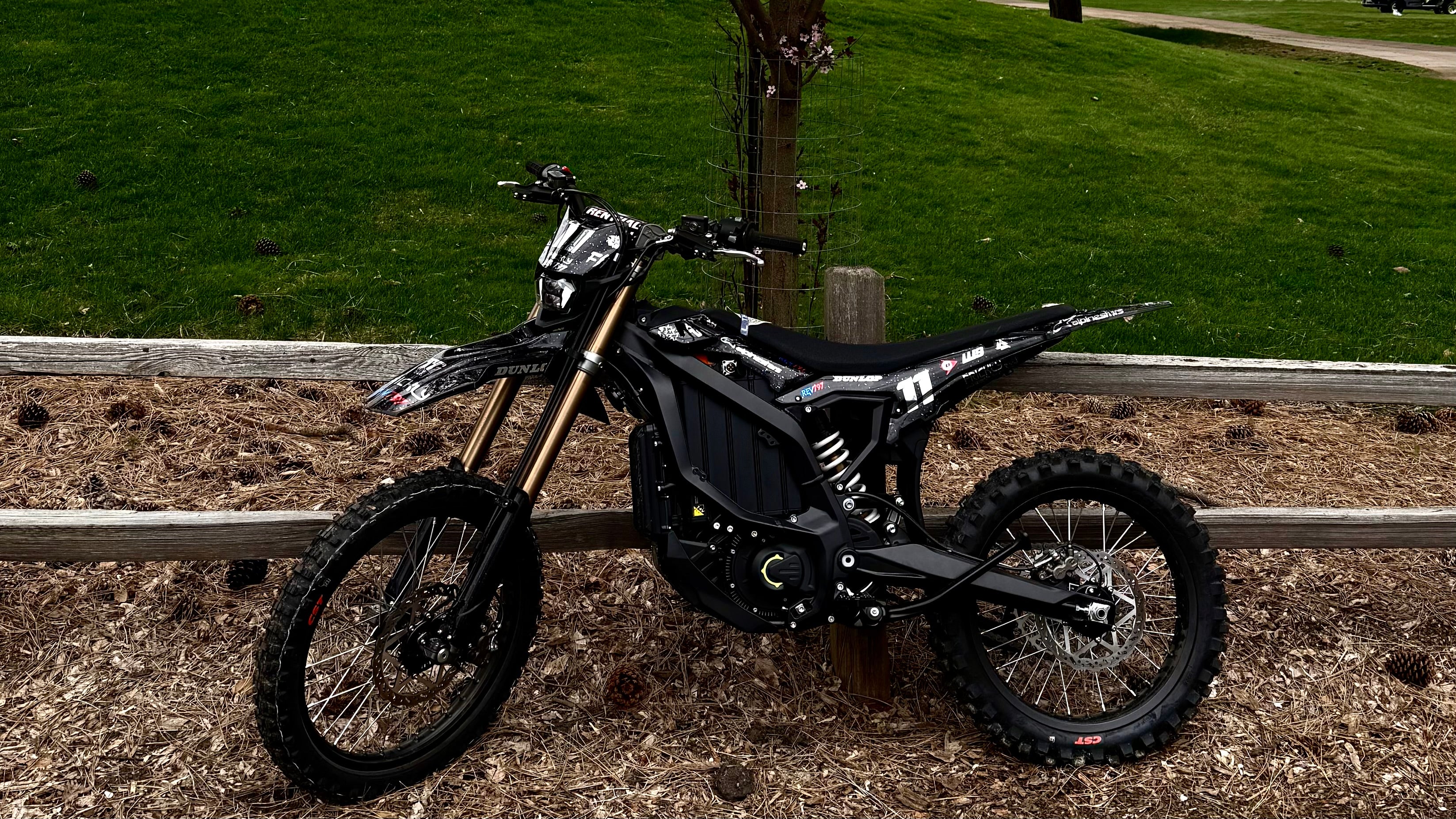E(✿◕ ‿◕ฺ)ri REV797 Custom Emoto Graphics & Best Mod Upgrades for Surron Bee